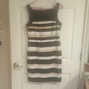 Very flattering white house black market dress
