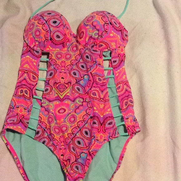 NWOT one piece bathing suit
