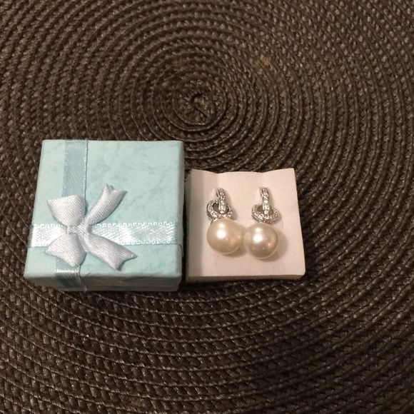 SOUTH SEA PEARL DANGLING EARRINGS