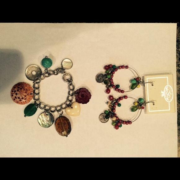 Cute bracelet and earring set. - Picture 1 of 4