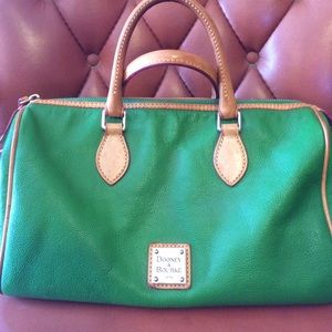 Dooney & Bourke grass green & tan leather purse!💓
