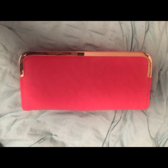 Coral wallet, never used.