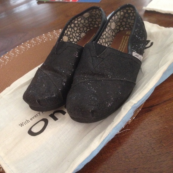 Black toms