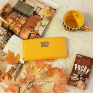 SOLD  MICHAEL KORS JET SET CONTINENTAL VINT YELLOW