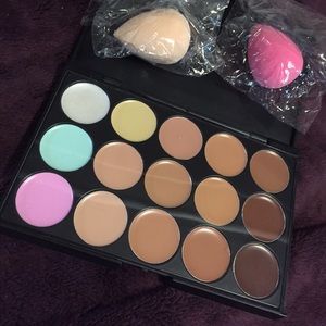 Contour pallete make up with blending sponge