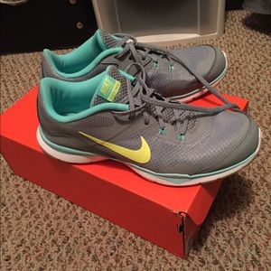 like new nike flex trainer 5 sneakers