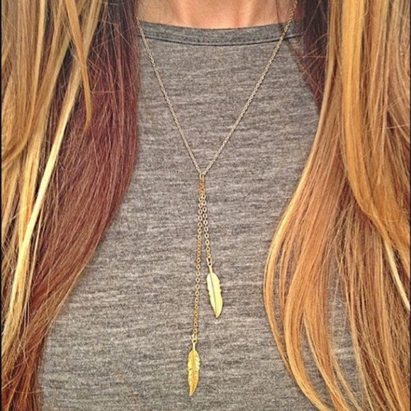 Pretty Stylish Leaf Necklace
