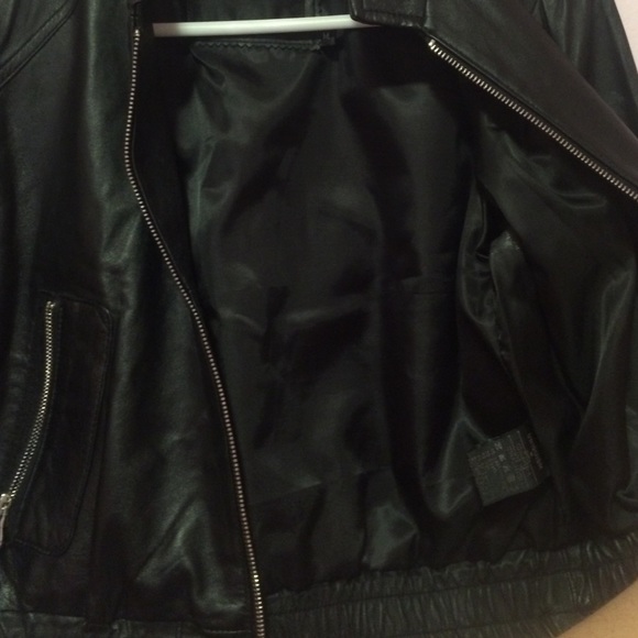 Cute black jacket!! - Picture 2 of 3