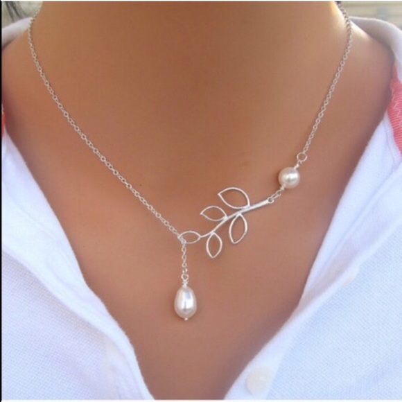 Beautiful Pearl Leaf necklace