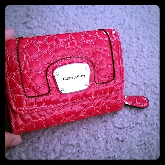 Jaclyn Smith wallet