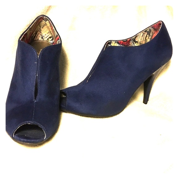 Priced to sell‼️blue Christian Siriano booties