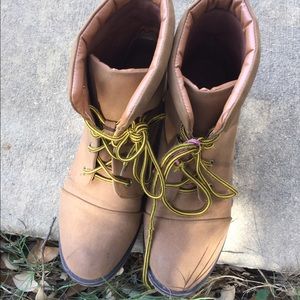 Steve Madden gently used camel color ankle boot