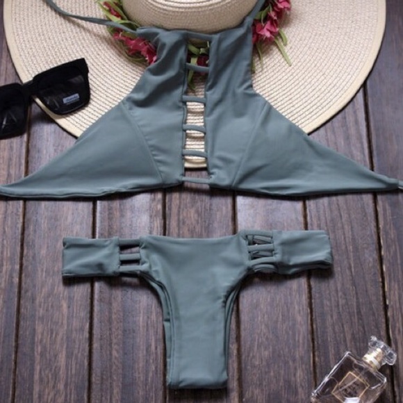 Strappy Green Bikini - Picture 4 of 4