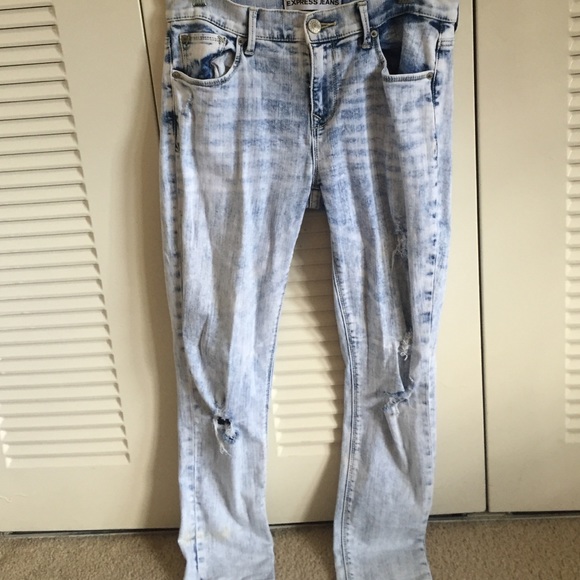 🎀REDUCED PRICE🎀Distressed Express denim jeggings