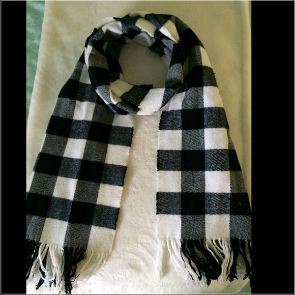 brand new soft black & white checkered scarf! - Picture 2 of 3