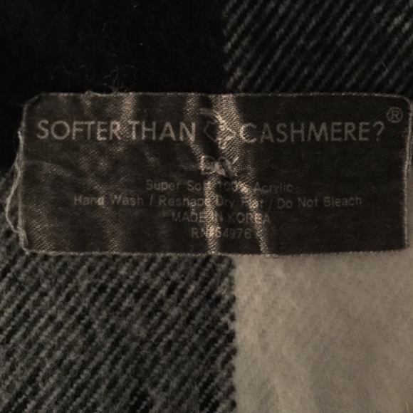 brand new soft black & white checkered scarf! - Picture 3 of 3