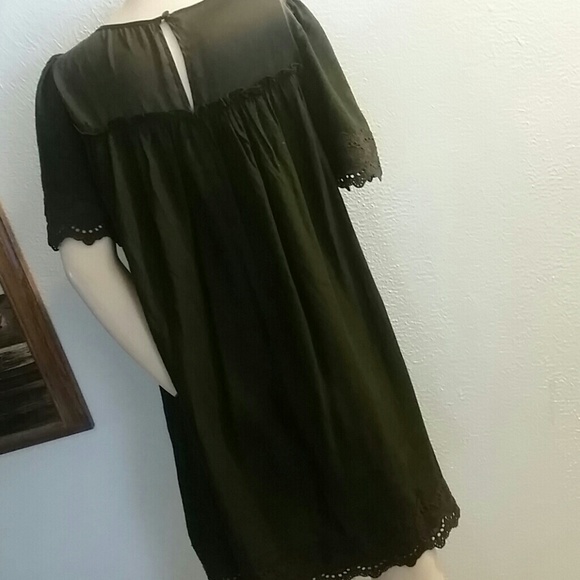 Clothes - Picture 3 of 4