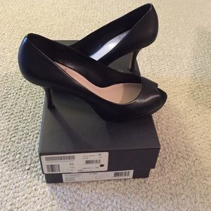 Vince Camuto Kendall peep toe shoes - size 8.5