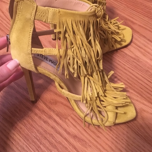 NEW Neon Yellow Steve Madden Fringly Heels - Picture 2 of 5