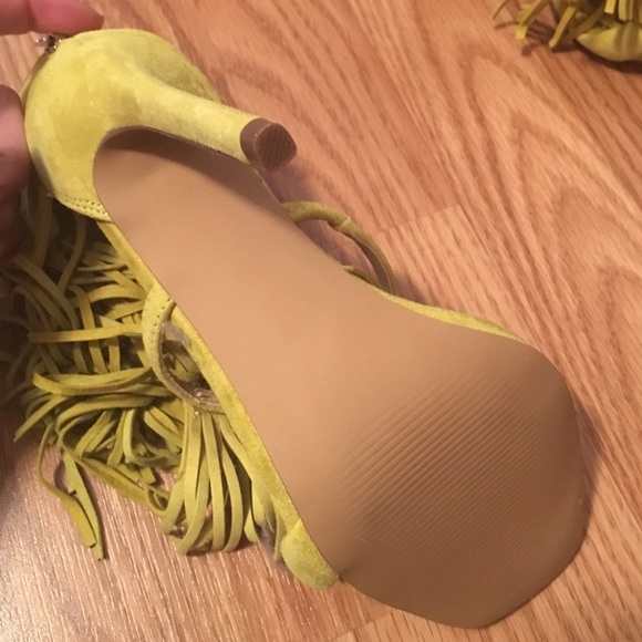 NEW Neon Yellow Steve Madden Fringly Heels - Picture 3 of 5