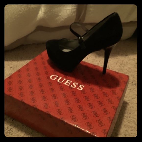 Super HOT suede Guess heels
