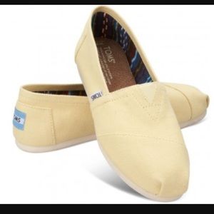 Toms yellow canvas classic shoes
