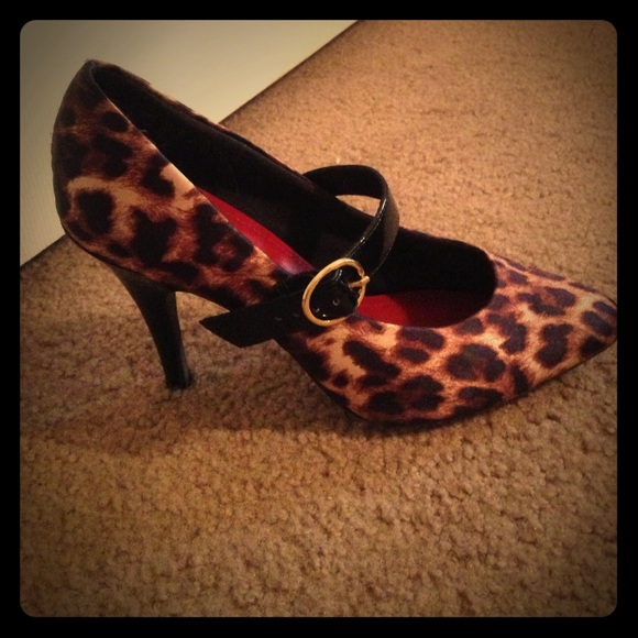 Leopard print strappy heels