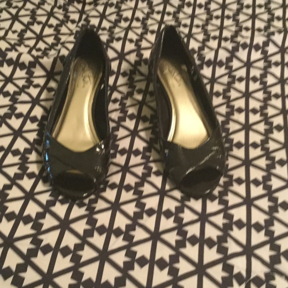 CUTE PATENT LEATHER SHOES
