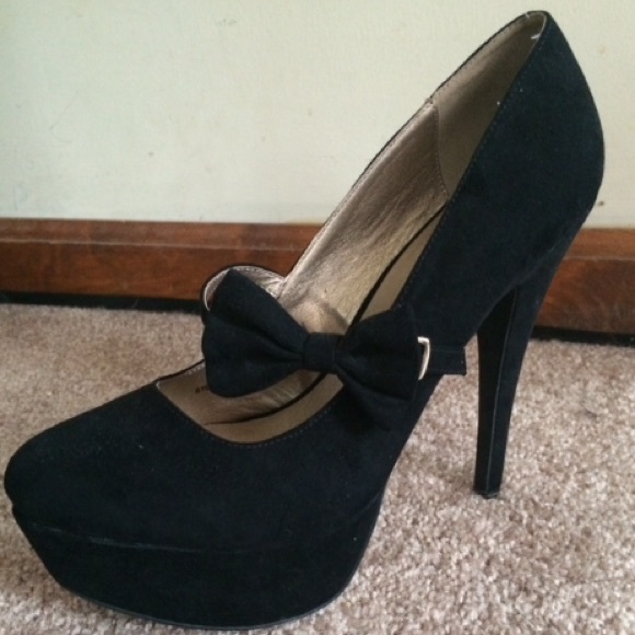 Black Heels size 8