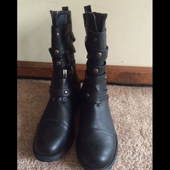 Combat boots