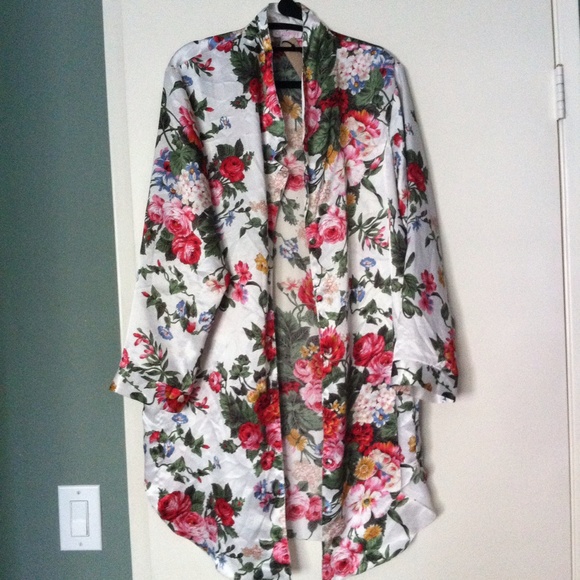 Brandy Melville Other - Vintage floral silky kimono