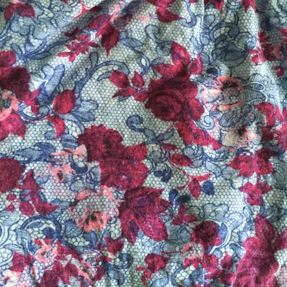 pretty yet casual purple patterned tank top! - Picture 2 of 3