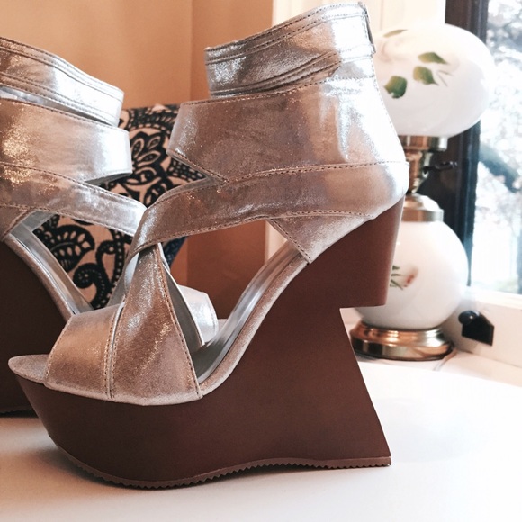 Metallic Heels - Picture 3 of 4