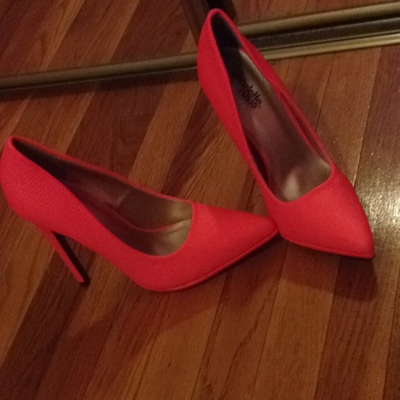 Brand new hot pink, pointed toe heels! - Picture 1 of 1