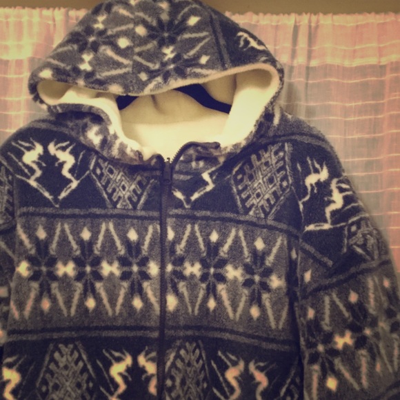 Fleece jacket with pattern and hood