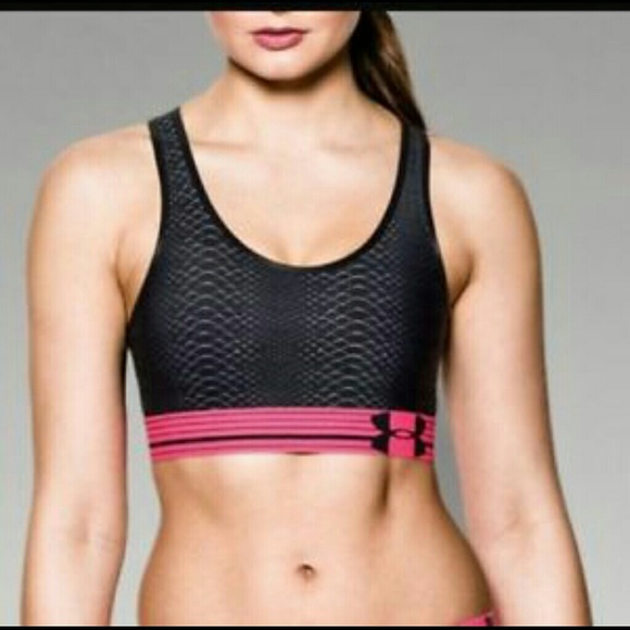 NWOT Under Armour Sports bra.