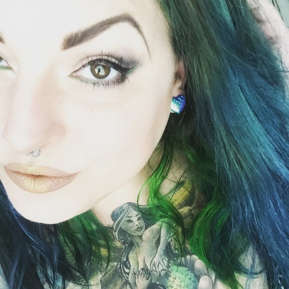 Meet your posher! - Picture 8 of 8