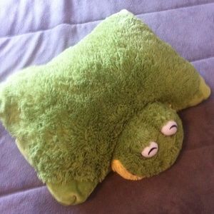 Green frog Pillow Pet🐸