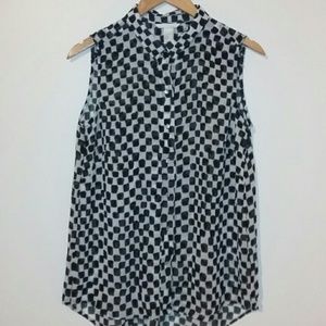 H&M black and white sleeveless blouse