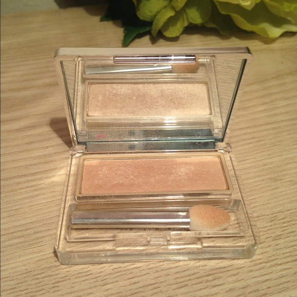 Clinique single shadow in Daybreak