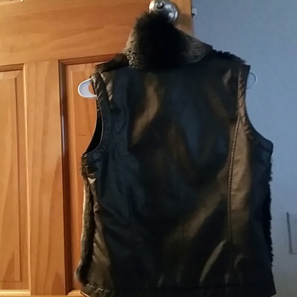 Vest - Picture 4 of 4