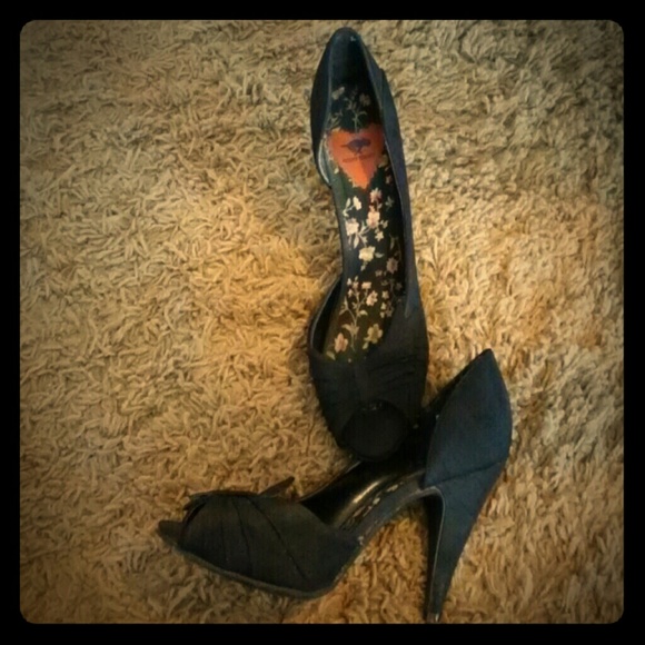 Black heels - Picture 1 of 2