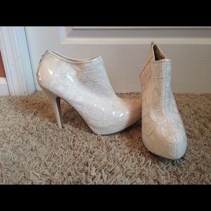 Cream Detailed Booties