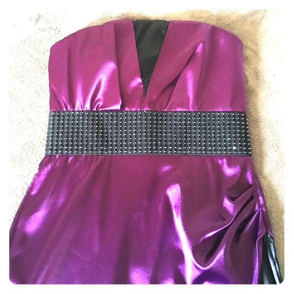 🍇 Satin Strapless Mini Dress