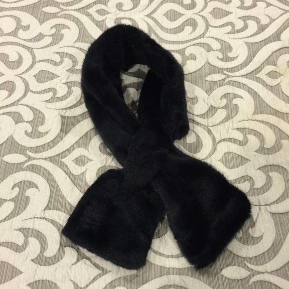Faux Fur Black Neck warmer