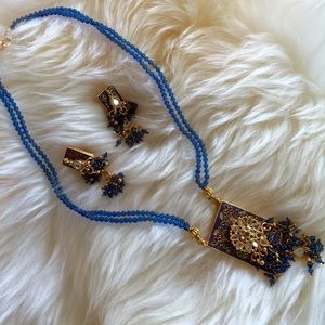 Gorgeous set of necklace and earrings