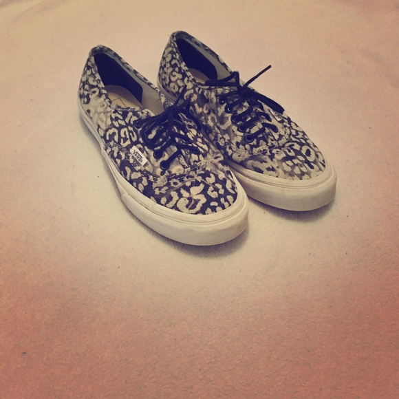Leopard vans
