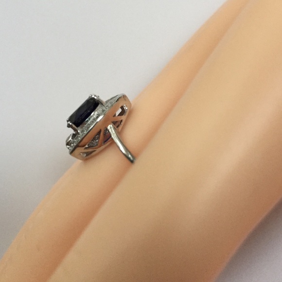 Sterling silver sapphire ring - Picture 2 of 4