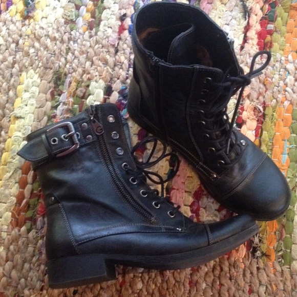 Black combat boots G by GUESS 7.5