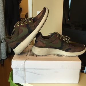 Nike Roshes - Army - Size 5!